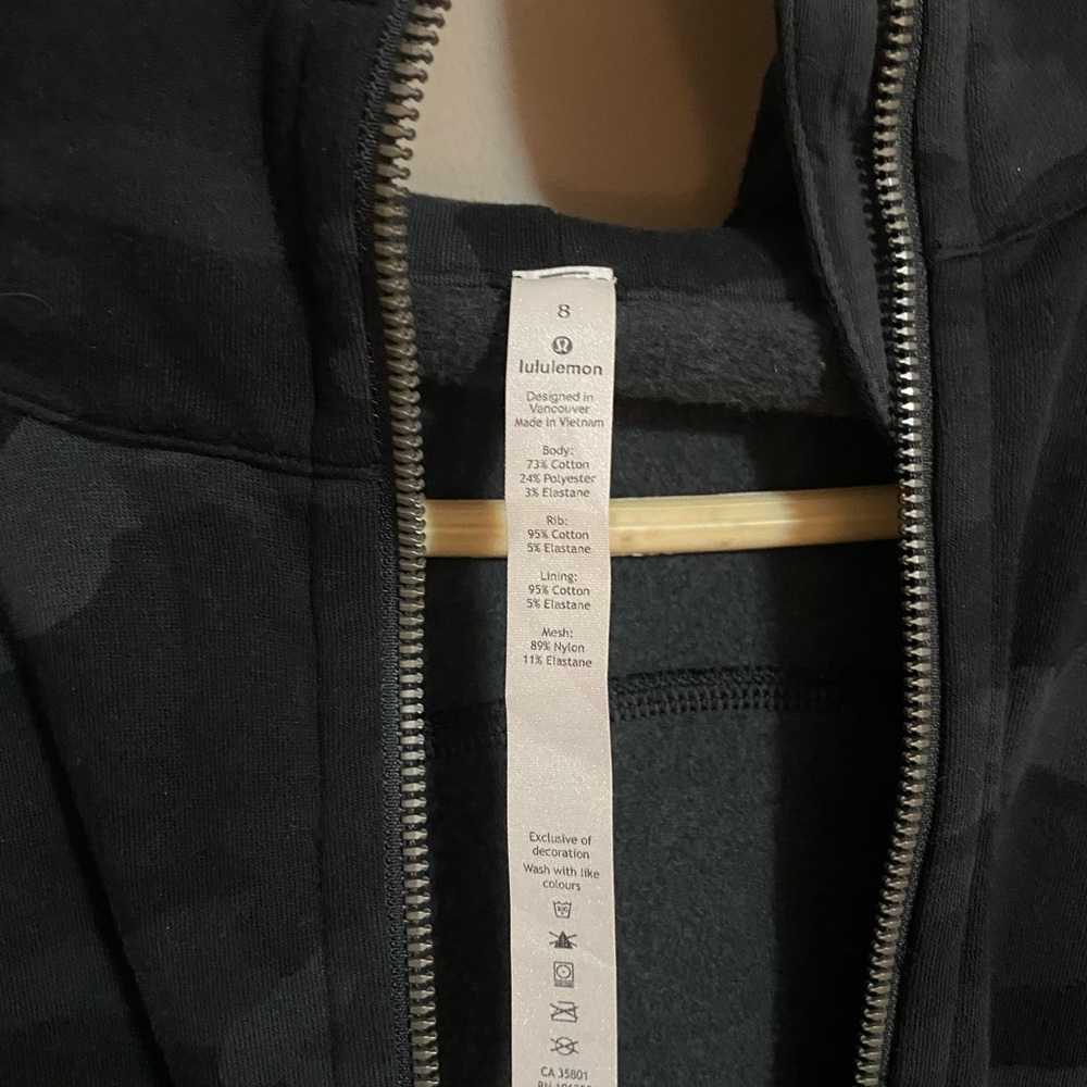 NEVER WORN LULULEMON ZIP UP CAMO hoodie